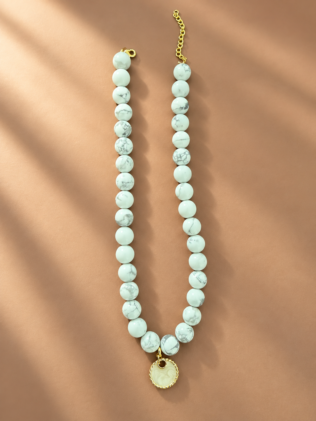 White Marble Necklace with Round pendant – view 2